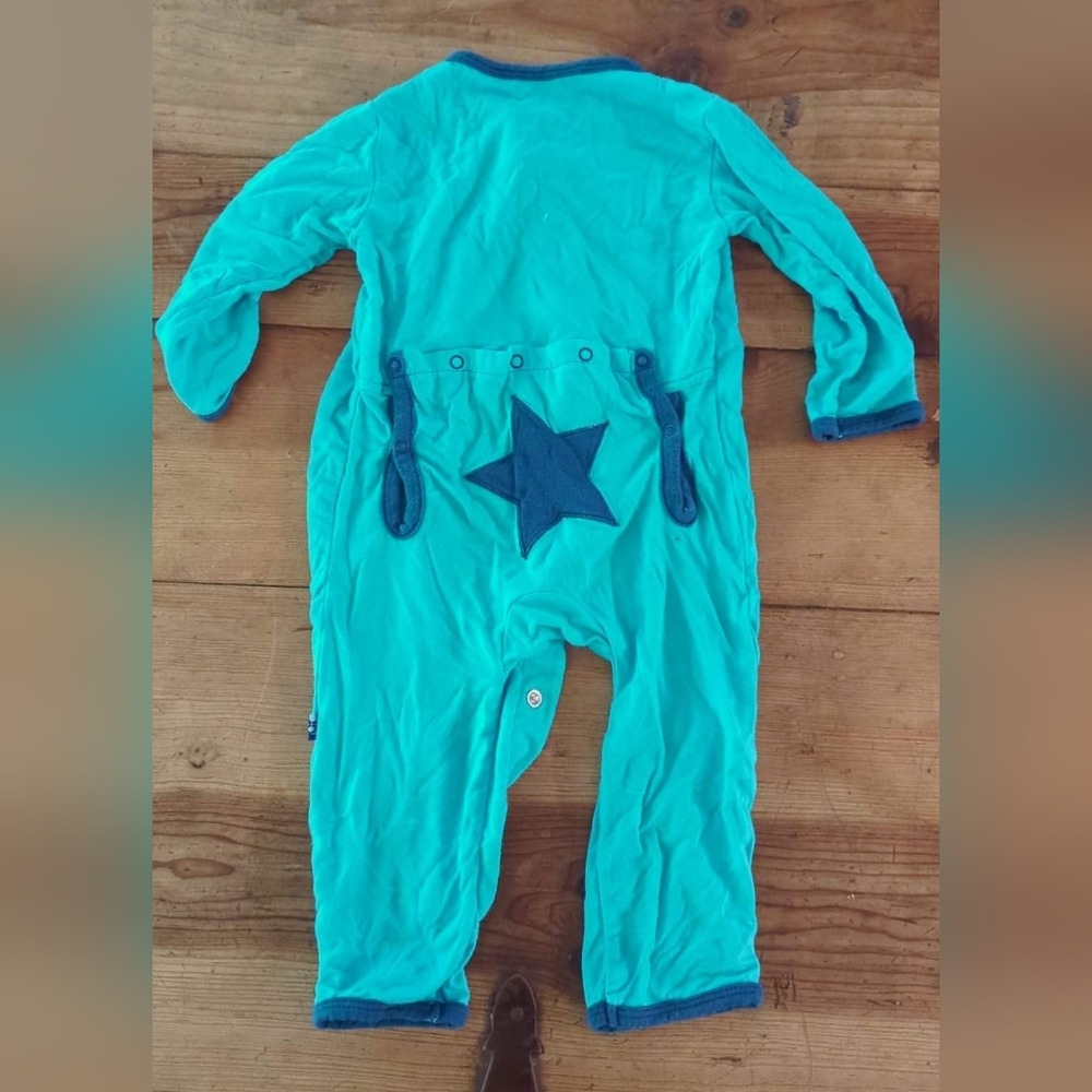 Kickee pants bodysuit with star booty